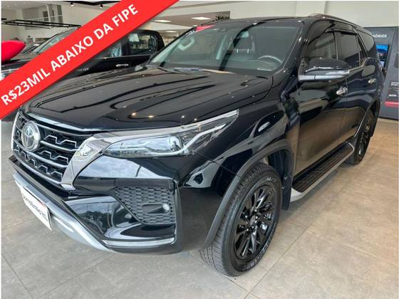 TOYOTA HILUX SW4 2.8 D-4D TURBO DIESEL SRX 7L 4X4 AUTOMÁTICO